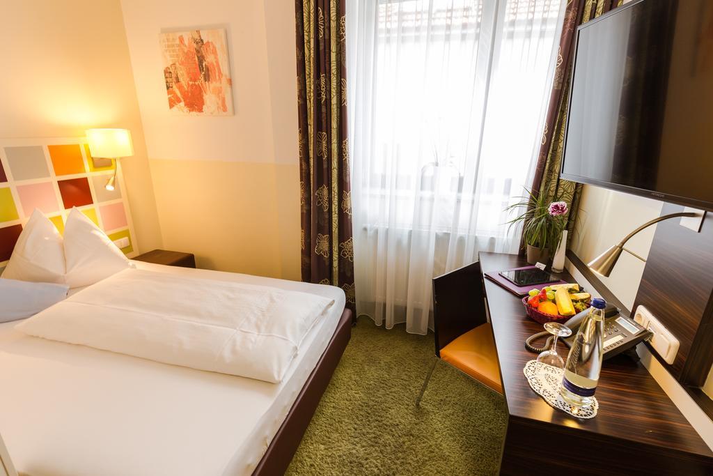Hotel Arooma Erding Kültér fotó