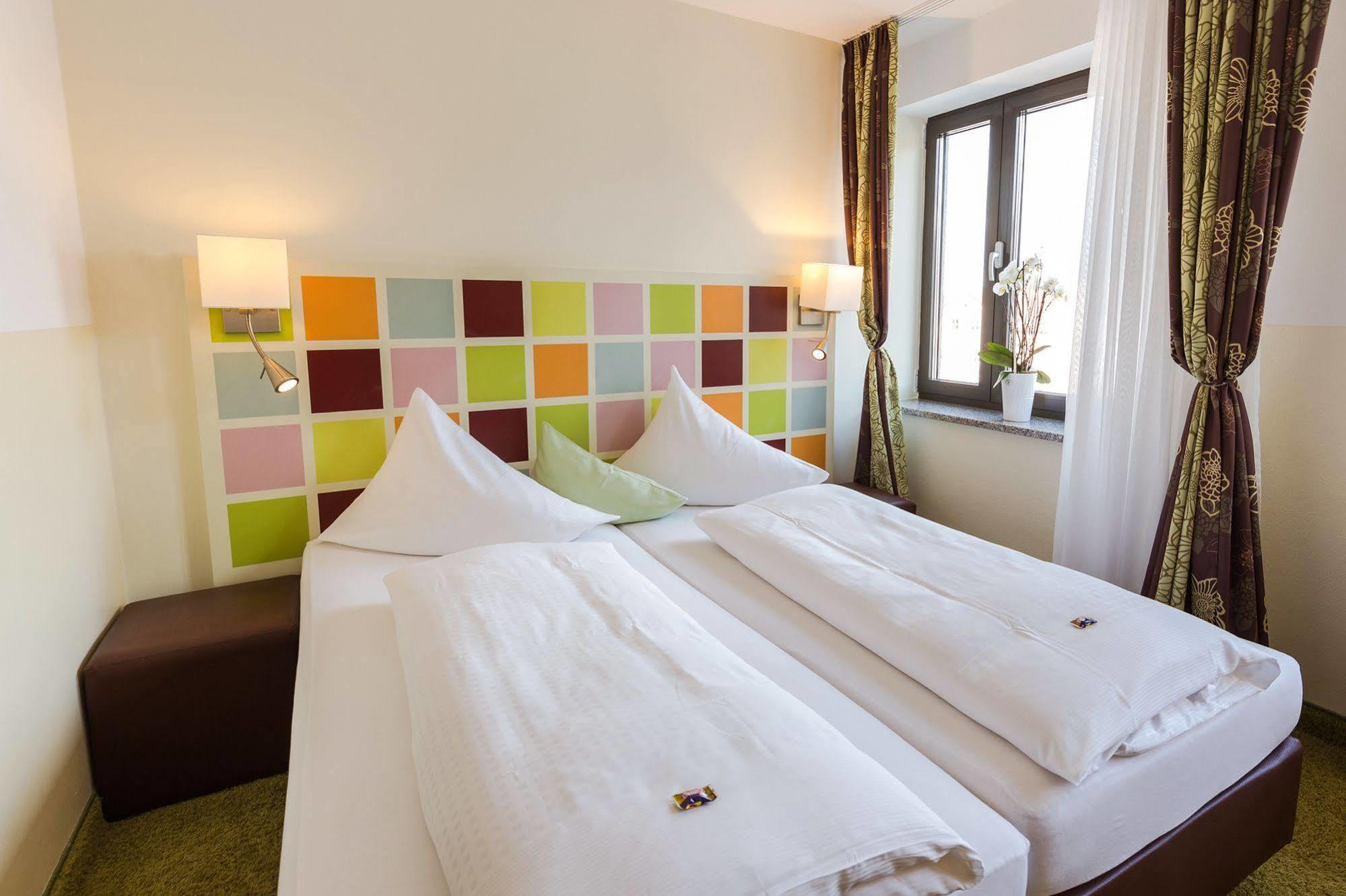 Hotel Arooma Erding Kültér fotó