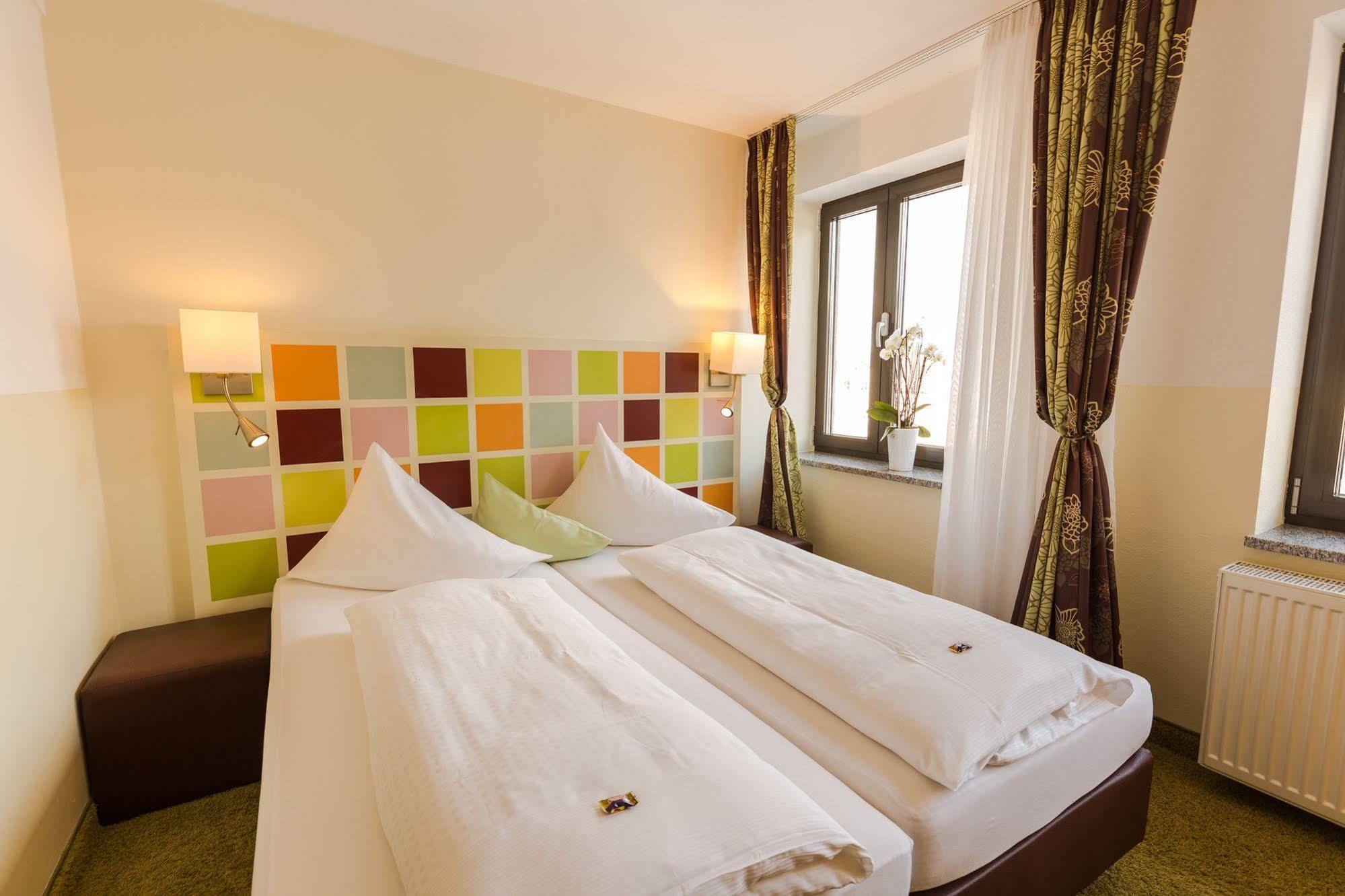 Hotel Arooma Erding Kültér fotó